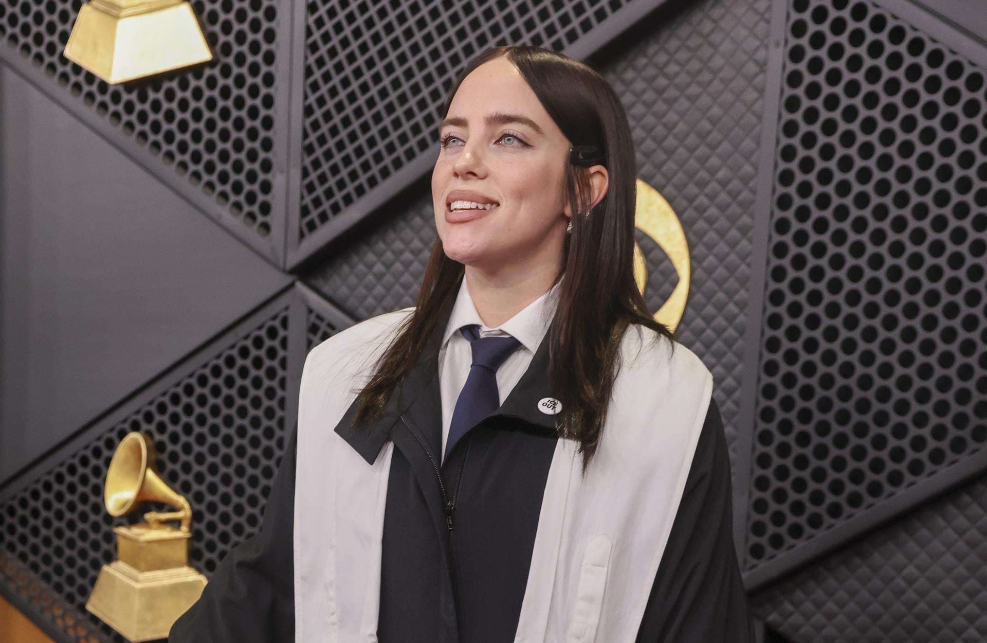La cantautora estadounidense Billie Eilish asiste a la alfombra roja de la 68.ª edición anual de los Premios Grammy en el Crypto.com Arena, en Los Ángeles, California (EE.?UU.), el 1 de febrero de 2026. .EFE/EPA/JILL CONNELLY