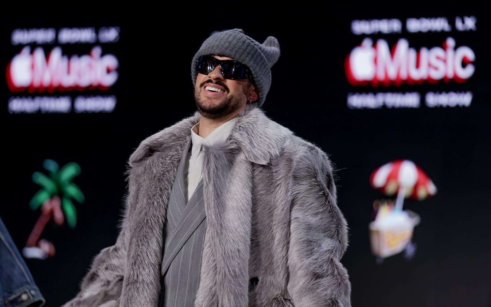 Bad Bunny sonríe durante la conferencia de prensa del Prejuego y el Show de Medio Tiempo de Apple Music en el Super Bowl LX en el Centro de Convenciones Moscone en San Francisco, California, EE.UU., 05 de febrero de 2026. EFE/CHRIS TORRES