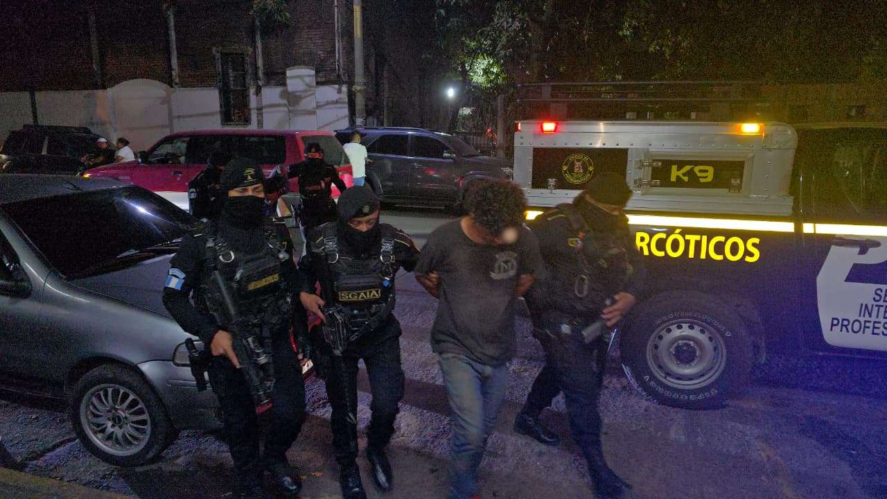 Terroristas del Barrio 18 son capturados con arma ilegal en Escuintla