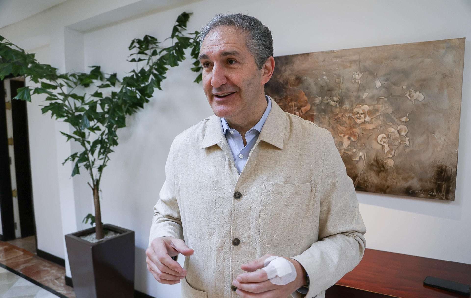 El eurodiputado español José Cepeda posa durante una entrevista con EFE en Ciudad de Guatemala (Guatemala). EFE/ Mariano Macz