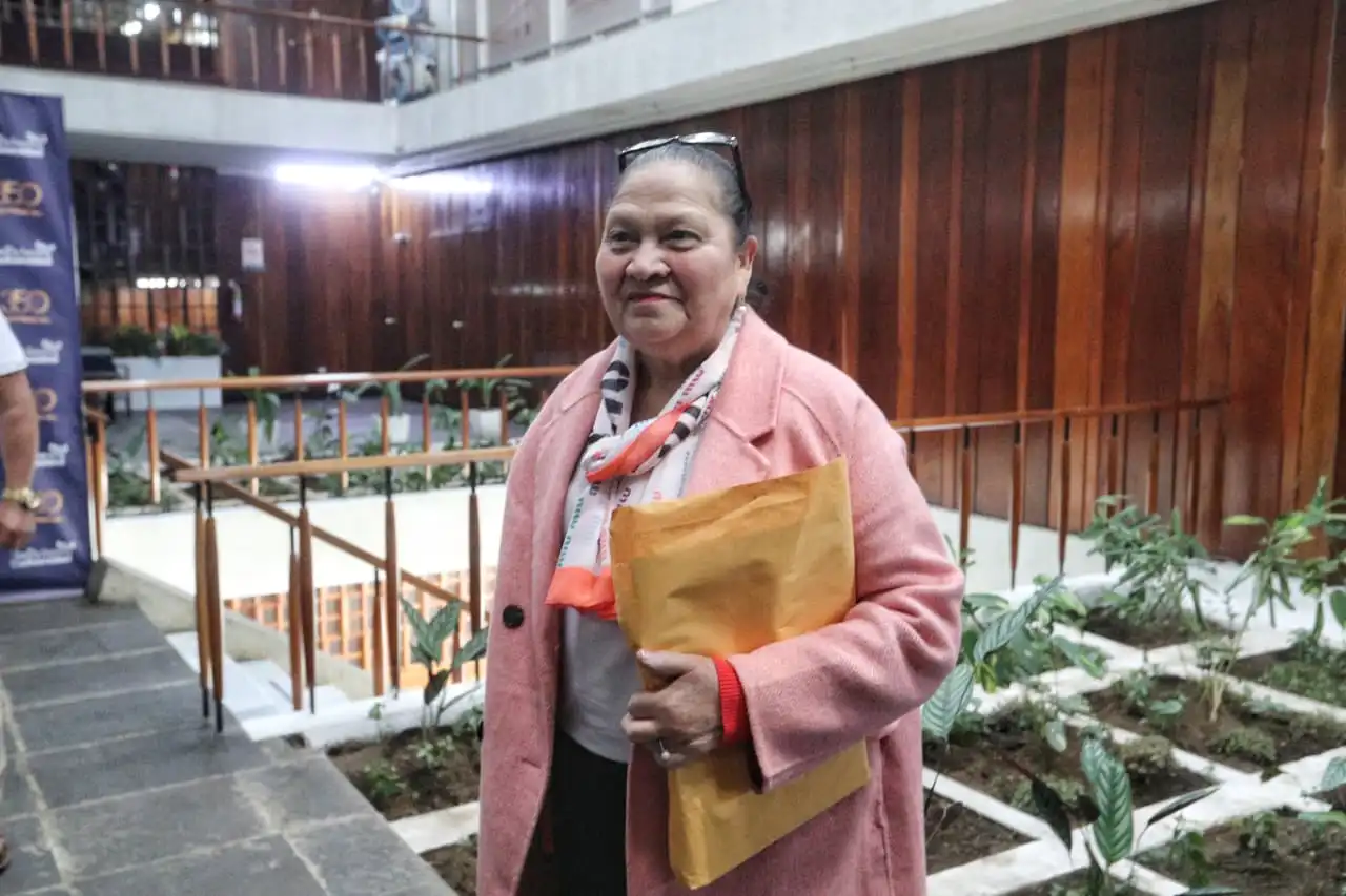 ¿Va por la CC? Consuelo Porras entrega su expediente en la Usac y niega conflicto de intereses